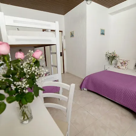 Hotel Roxani 3*