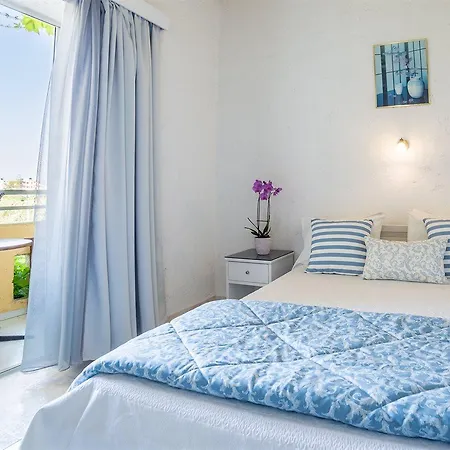 Hotel Roxani 3*