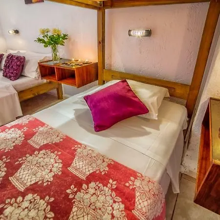 Hotel Roxani 3*